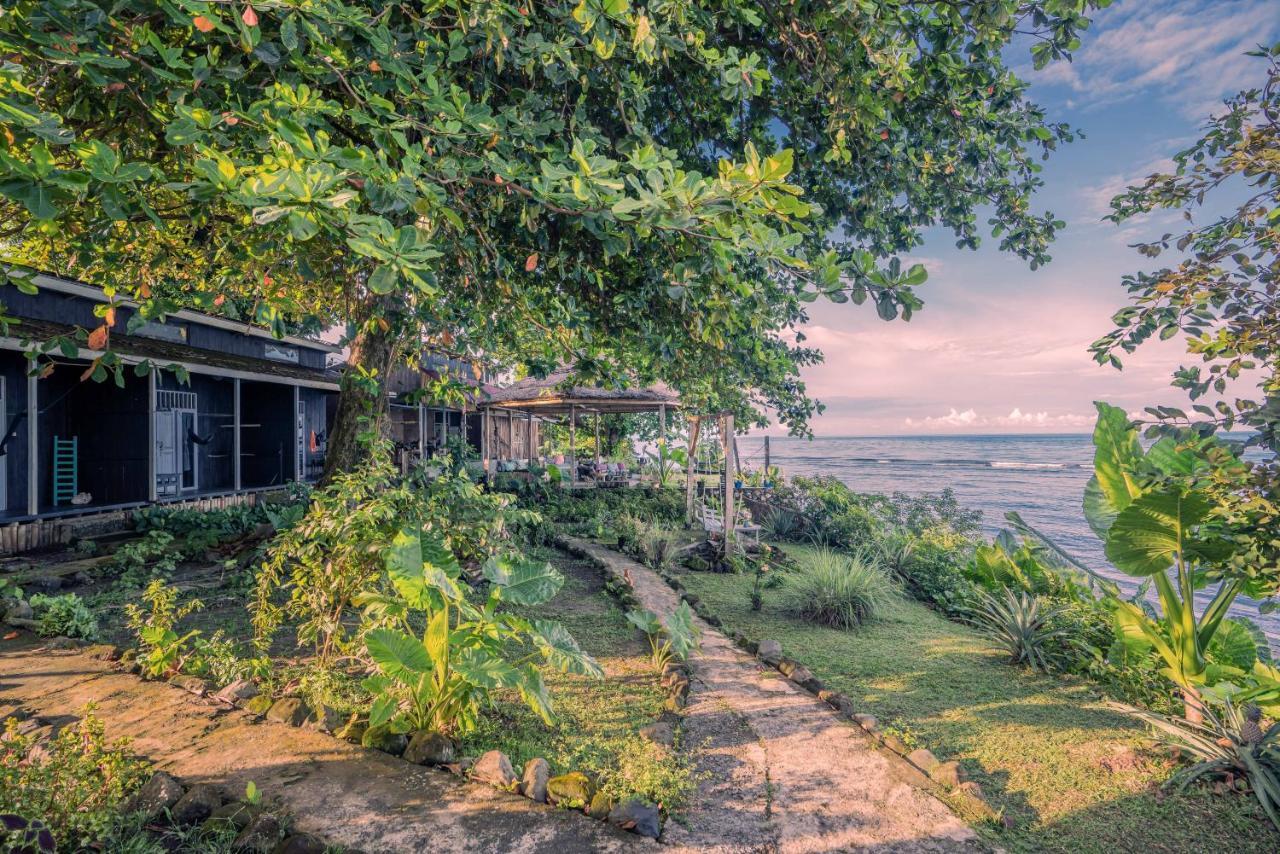 Sanctum Una Una Eco Dive Resort Pulau Unauna Dış mekan fotoğraf